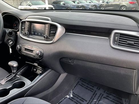 Used 2019 Kia Sorento LX image 24