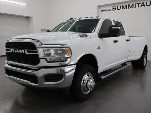 Used 2024 RAM 3500 Tradesman w/ Chrome Appearance Group image 7