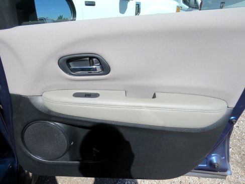 Used 2017 Honda HR-V LX image 38