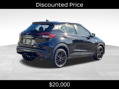 Used 2024 Nissan Kicks SV FWD image 3