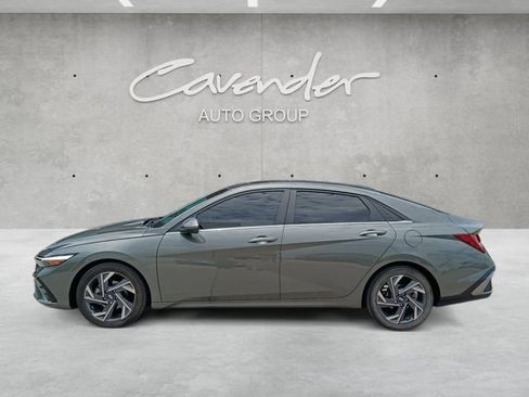 Used 2025 Hyundai Elantra Limited FWD image 13