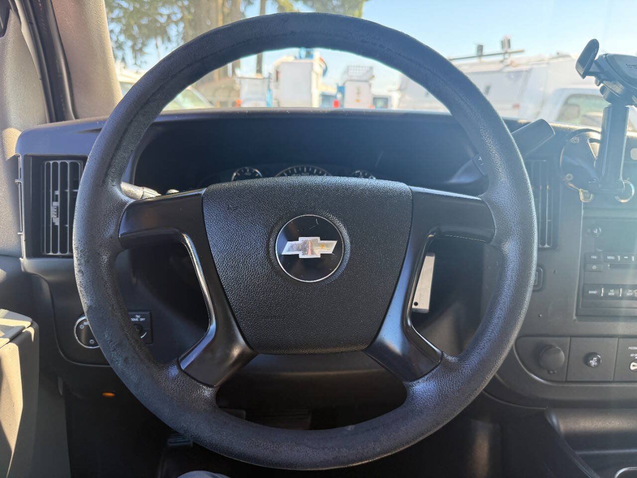 Used 2015 Chevrolet Express 2500 RWD image 24