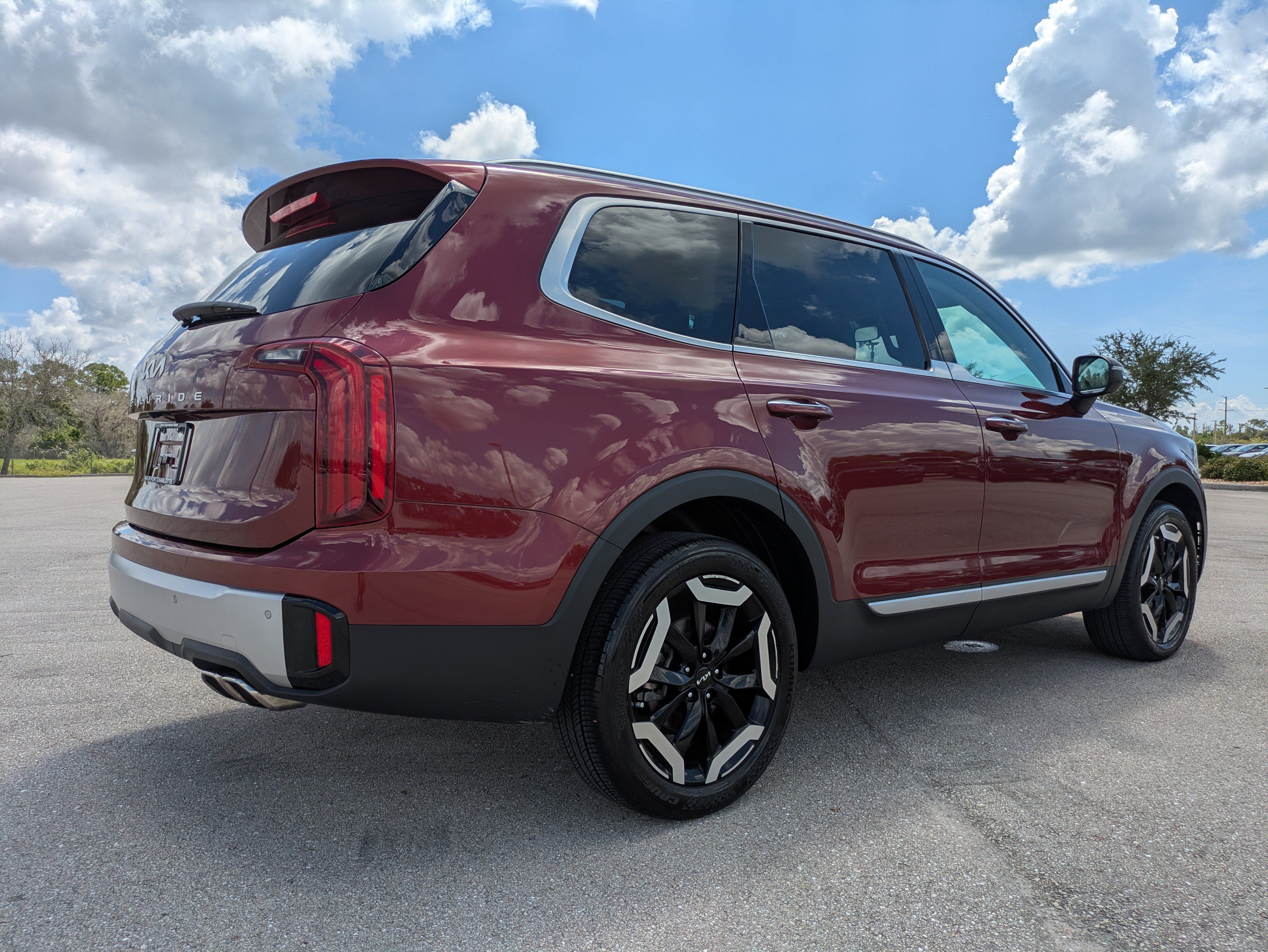 Certified 2024 Kia Telluride S w/ S Sunroof Package FWD image 4