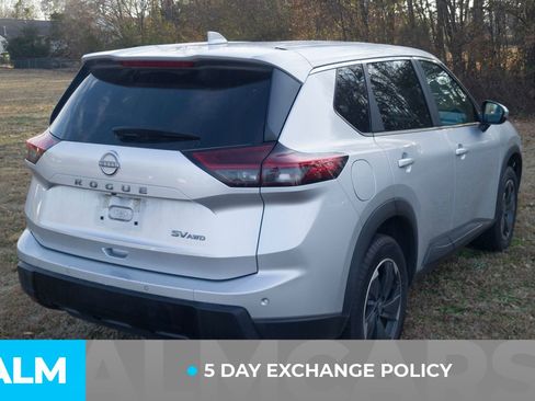 Used 2024 Nissan Rogue SV image 4