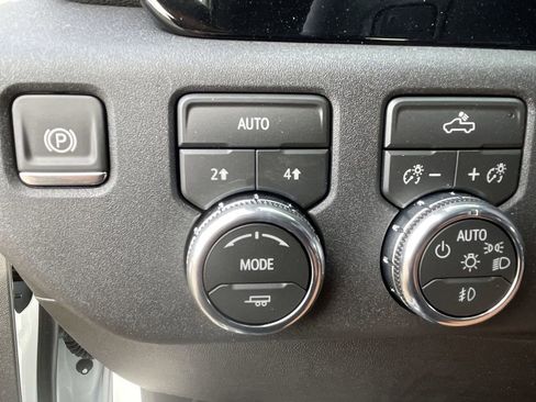 New 2026 GMC Sierra 1500 Elevation w/ Elevation Select Package AWD/4WD image 18