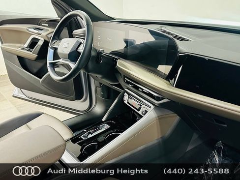 Certified 2025 Audi Q5 Premium AWD/4WD image 10
