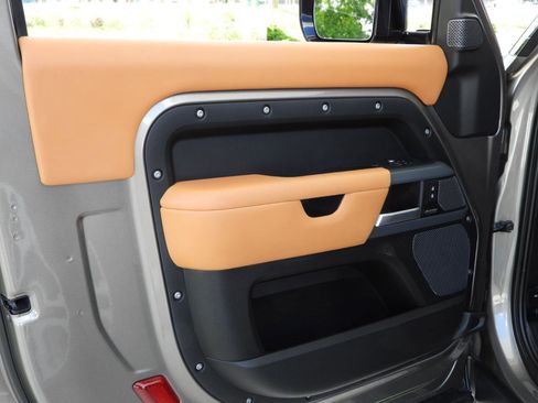 Used 2023 Land Rover Defender 90 X-Dynamic SE AWD/4WD image 57