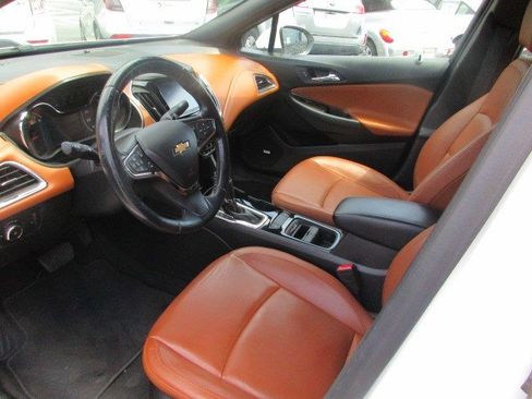 Used 2018 Chevrolet Cruze Premier FWD image 16