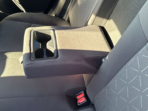 Used 2021 Toyota RAV4 XLE image 33