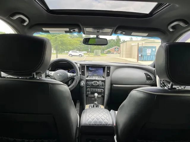 Used 2017 INFINITI QX70 AWD w/ Limited Package image 17