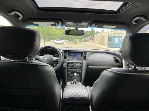 Used 2017 INFINITI QX70 AWD w/ Limited Package image 17