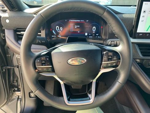 Certified 2025 Ford Explorer Platinum image 22