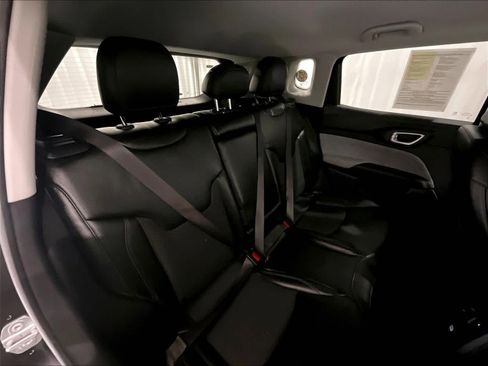 Used 2022 Jeep Compass Latitude w/ Mopar Graphics Package AWD/4WD image 16