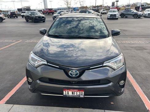 Used 2017 Toyota RAV4 Limited image 19