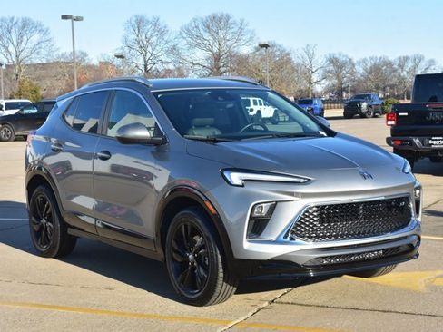 Used 2024 Buick Encore GX Sport Touring image 3