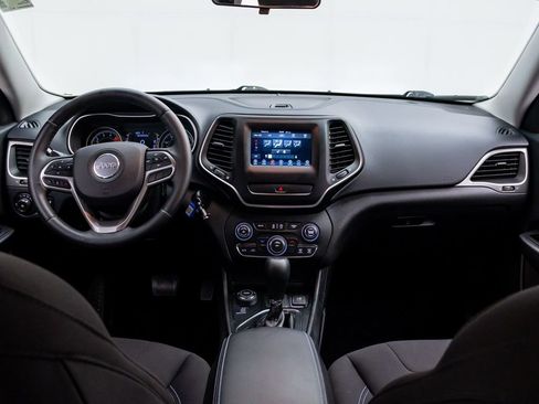 Used 2019 Jeep Cherokee Latitude w/ Cold Weather Group AWD/4WD image 11