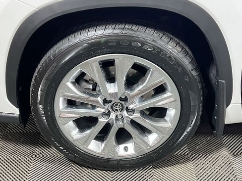 Certified 2025 Toyota Highlander Limited AWD/4WD image 26