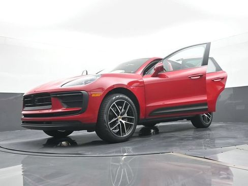 Certified 2023 Porsche Macan AWD/4WD image 30