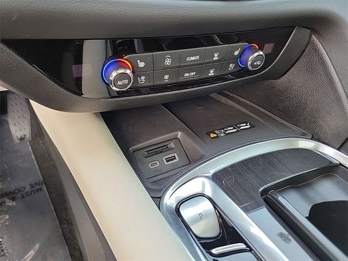 Used 2024 Buick Enclave Premium w/ Experience Buick Package image 28