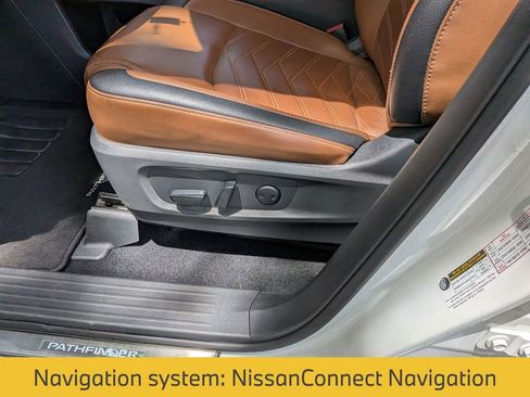 Used 2022 Nissan Pathfinder Platinum w/ Lighting Package (N93) FWD image 17