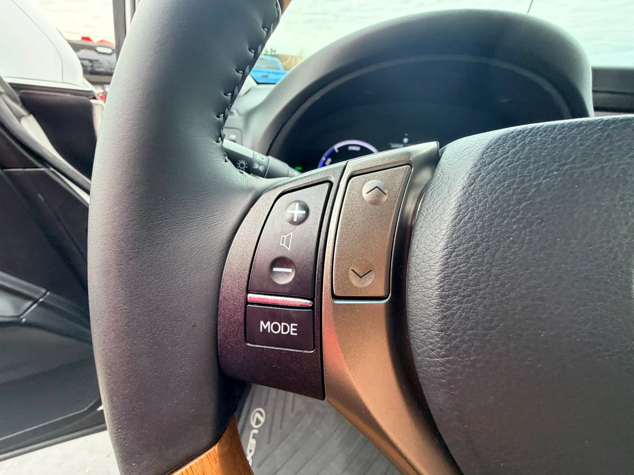 Used 2015 Lexus RX 450h AWD image 12