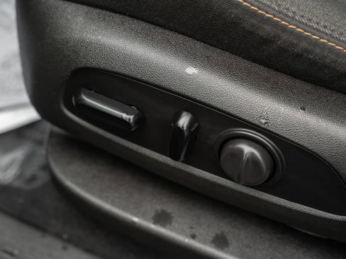 Used 2019 Chevrolet Equinox LT FWD image 16
