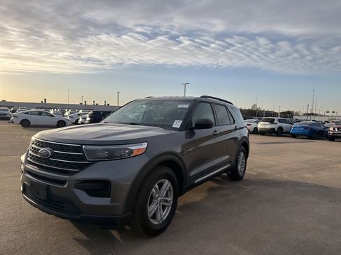 Used 2022 Ford Explorer XLT image 6