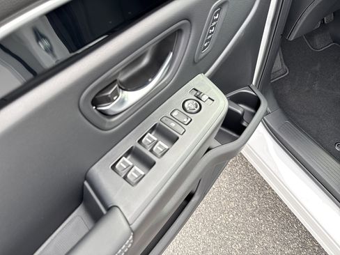 New 2025 Honda Pilot Touring image 14