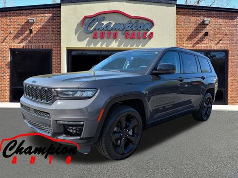 Used 2023 Jeep Grand Cherokee L Limited w/ Black Appearance Package image 5