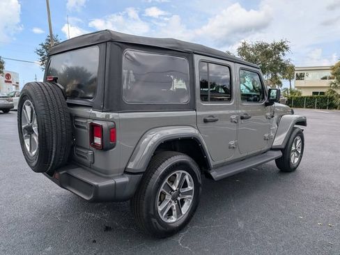 Used 2022 Jeep Wrangler Unlimited Sahara AWD/4WD image 4
