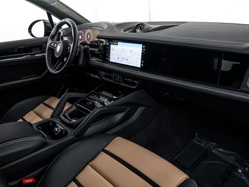 Certified 2026 Porsche Cayenne GTS image 14