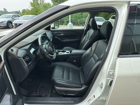 Used 2021 Nissan Rogue SV w/ Premium Package AWD/4WD image 11