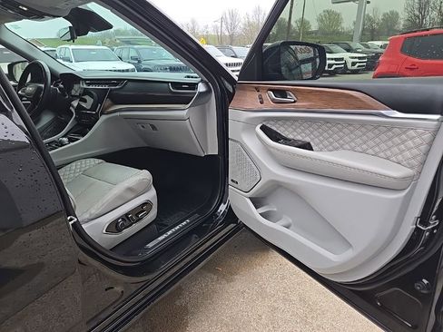 Used 2021 Jeep Grand Cherokee L Summit w/ Advanced Protech Group IV AWD/4WD image 92