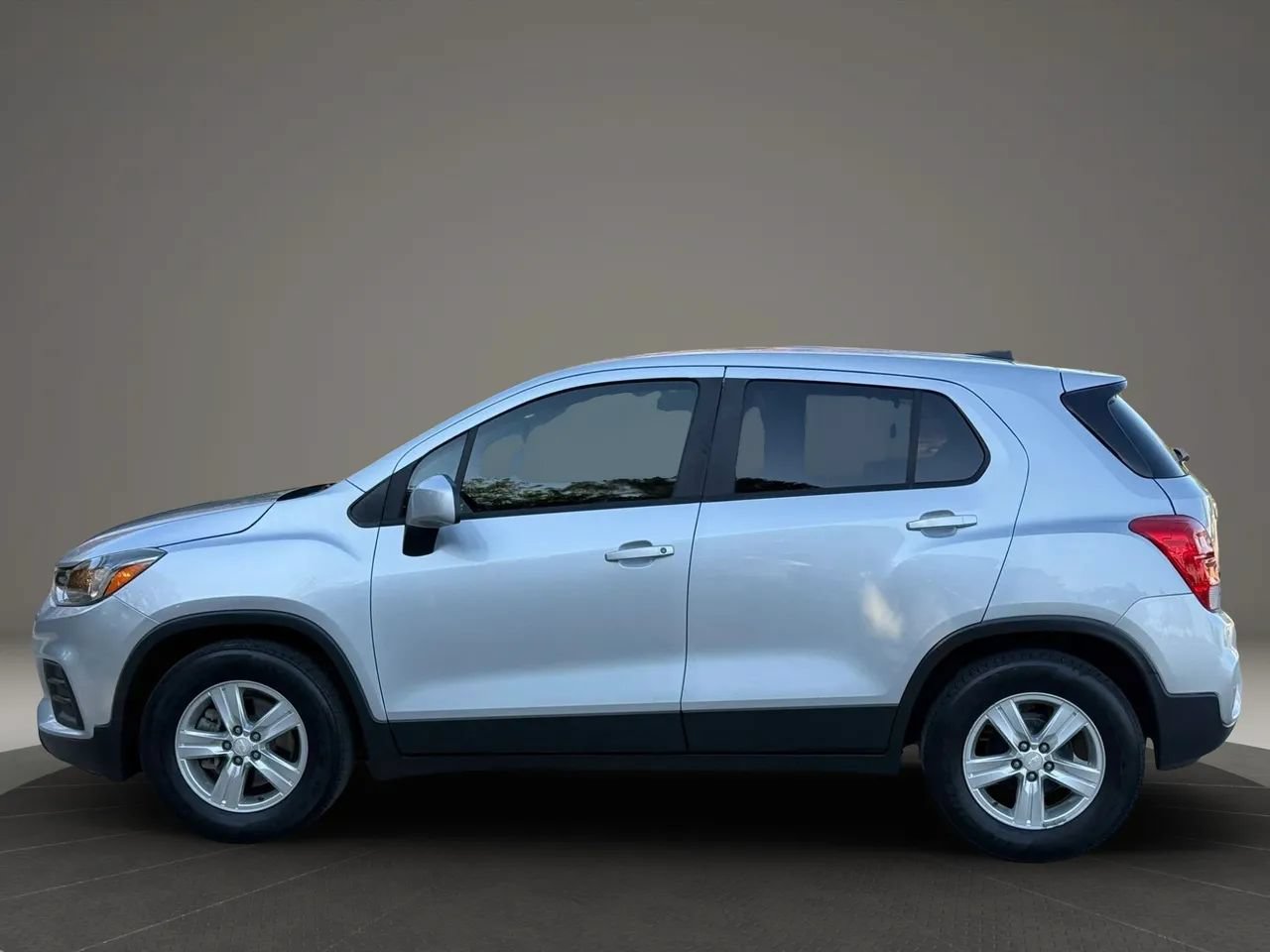 Used 2020 Chevrolet Trax LS w/ Tint and Cruise Package FWD image 3