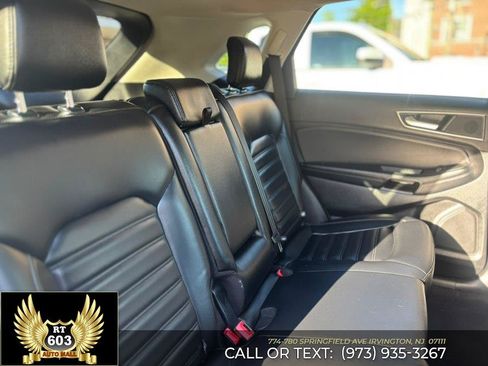 Used 2024 Ford Edge SEL AWD/4WD image 9