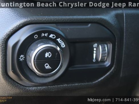 Used 2023 Jeep Gladiator Willys image 17