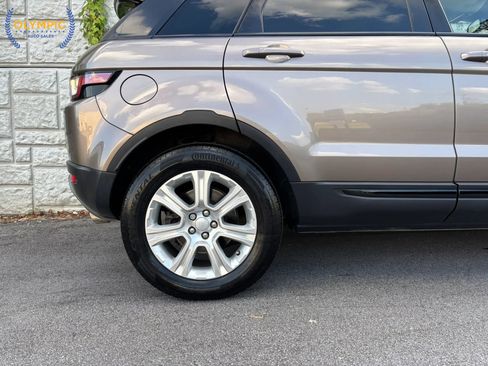 Used 2017 Land Rover Range Rover Evoque SE image 12