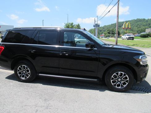 Used 2024 Ford Expedition XLT AWD/4WD image 5
