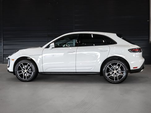 Used 2023 Porsche Macan image 2