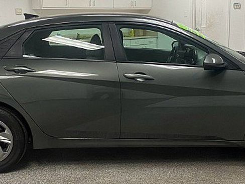 Used 2025 Hyundai Elantra SE image 4