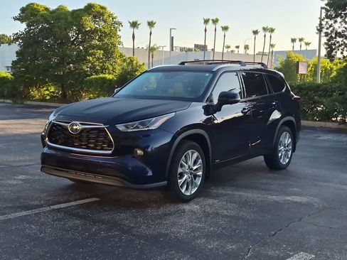 Used 2024 Toyota Highlander Limited AWD/4WD image 4