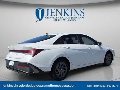 Used 2024 Hyundai Elantra SEL FWD image 5
