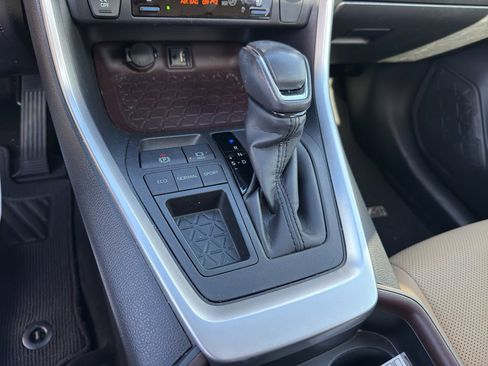 Used 2019 Toyota RAV4 Limited w/ Cold Weather Package FWD image 14
