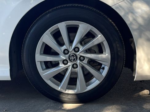 Used 2021 Toyota Camry LE image 28