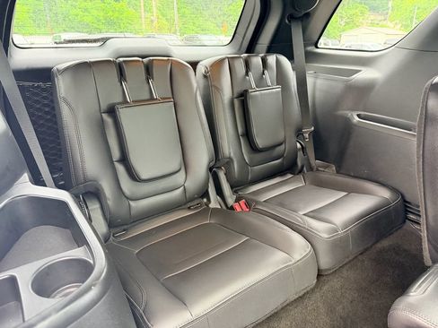 Used 2017 Ford Explorer Limited w/ Equipment Group 301A FWD image 15