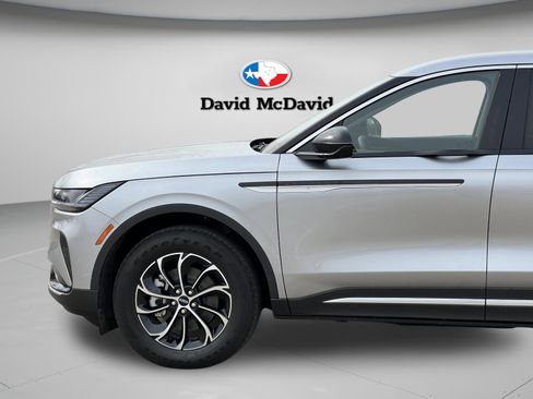 New 2026 Lincoln Nautilus Premier image 10