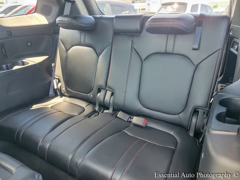 Used 2025 Honda Pilot Black Edition image 13