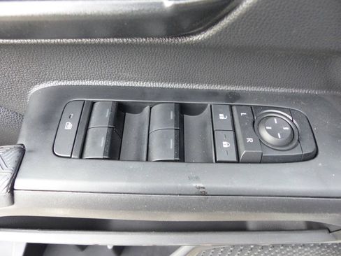Used 2025 Toyota Tacoma SR5 AWD/4WD image 25