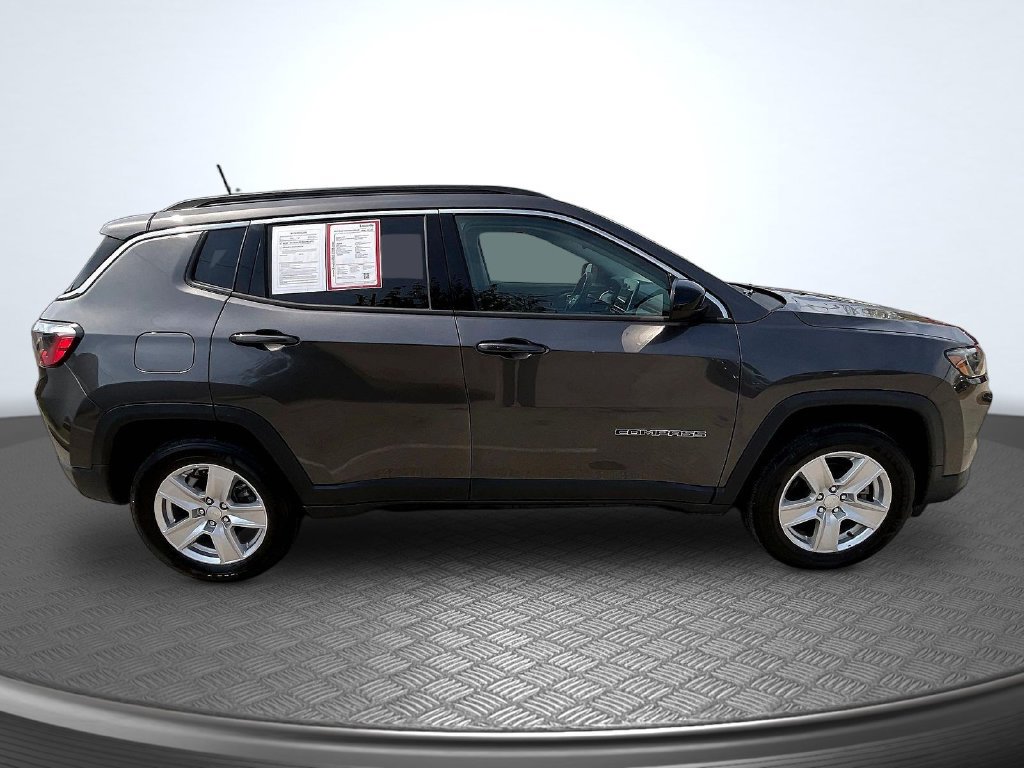 Used 2022 Jeep Compass Latitude w/ Convenience Group AWD/4WD image 4