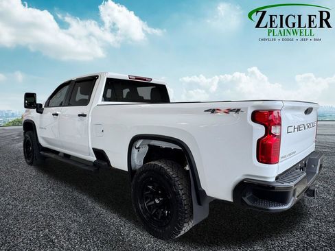 Used 2022 Chevrolet Silverado 2500 Custom w/ Custom Value Package AWD/4WD image 3